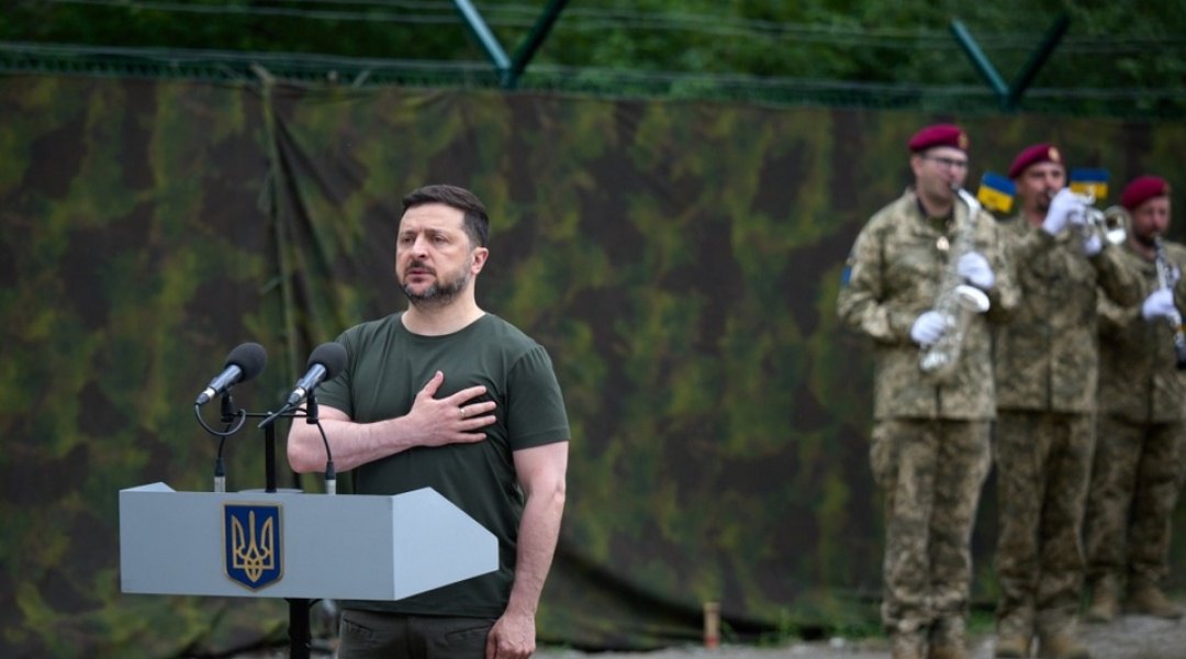Президент Володимир Зеленський присвоїв почесне найменування «імені Героїв УПА» Окремому центру спеціальних операцій «Північ» Сил спеціальних операцій ЗСУ, 26 травня 2026 року. 
