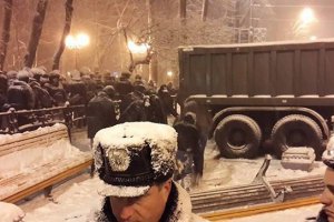 "Титушки" напали на народных депутатов