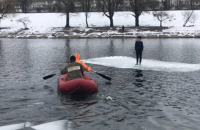 На киевской Русановке спасли 12-летнего мальчика, который "дрейфовал" на льдине
