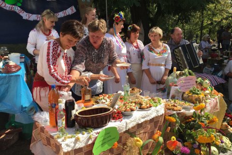 "Укрзализныця" запустила дополнительный поезд на фестиваль дерунов в Коростень