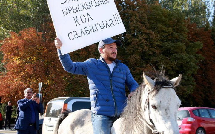 "Вихід на шлях України": у Держдумі РФ погрожують Киргизстану через декомунізацію 