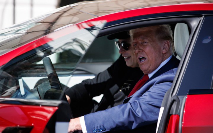 Трамп підписав низку указів про пом'якшення "автомобільних" тарифів