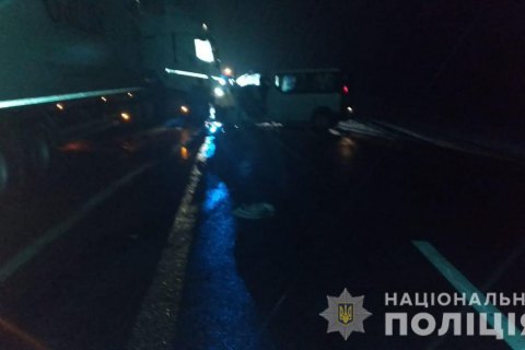 Біля Стрия вантажівка зіткнулася з двома мікроавтобусами: один загиблий, семеро постраждалих