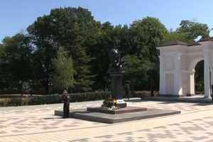 В Симферополе "заминировали" парк Шевченко перед возложением цветов к памятнику