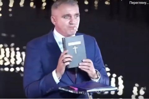 Мер Миколаєва поклявся на Біблії, що не заробляє на плитці