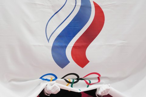 В России отобрали "серебро" женской биатлонной эстафеты Олимпиады-2014 в Сочи