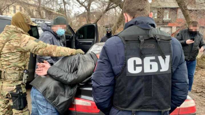 Затримання підозрюваного в держзраді полковника СБУ Ігоря Садохіна в Чернівцях