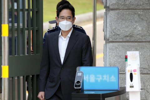 Глава Samsung вышел из тюрьмы