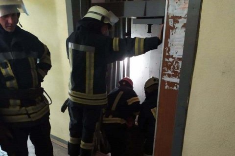 В киевской многоэтажке оборвался лифт, погиб мужчина 