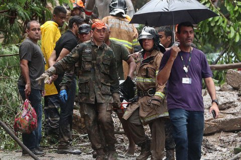 Не менее 10 человек погибли в Рио-де-Жанейро из-за внезапного наводнения