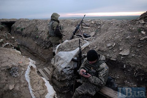 Боевики на Донбассе 10 раз обстреляли позиции украинских военных с начала суток