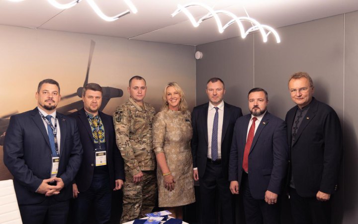 Виробник гелікоптерів зі США підписав із Україною Меморандум про співпрацю