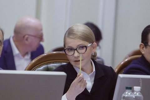 Тимошенко закликає скликати позачергову сесію ВР