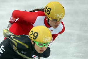 Женская сборная Кореи победила Канаду в шорт-треке