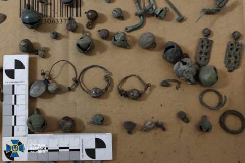 Контрабандисты пытались вывезти из Украины уникальные изделия I тысячелетия до н.э. и Киевской Руси 