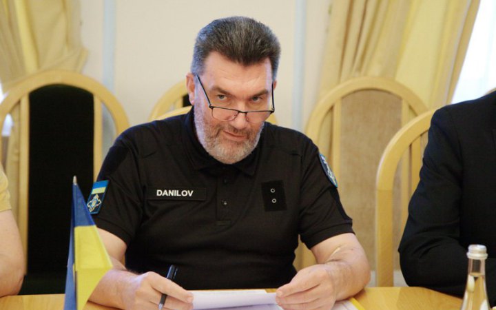 ​Данілов закликав не цитувати Медведєва і назвав його заяви "написами у нужниках" 
