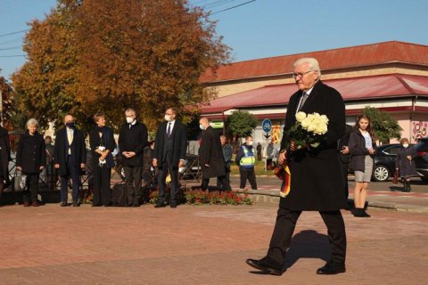 Штайнмайер почтил память жертв Корюковской трагедии
