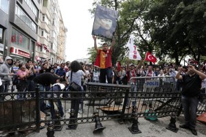 В Турции умер третий пострадавший от массовых беспорядков
