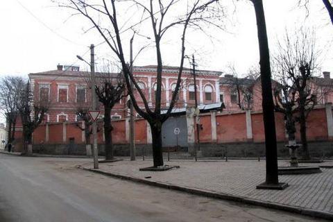 Кабмин решил закрыть СИЗО в центре Черновцов
