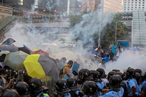 В ночных столкновениях в Гонконге пострадали 20 человек
