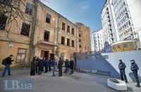 Біля Майдану почали руйнувати історичний будинок заради хмарочоса