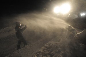 Киев и три западные области Украины заблокированы из-за снега