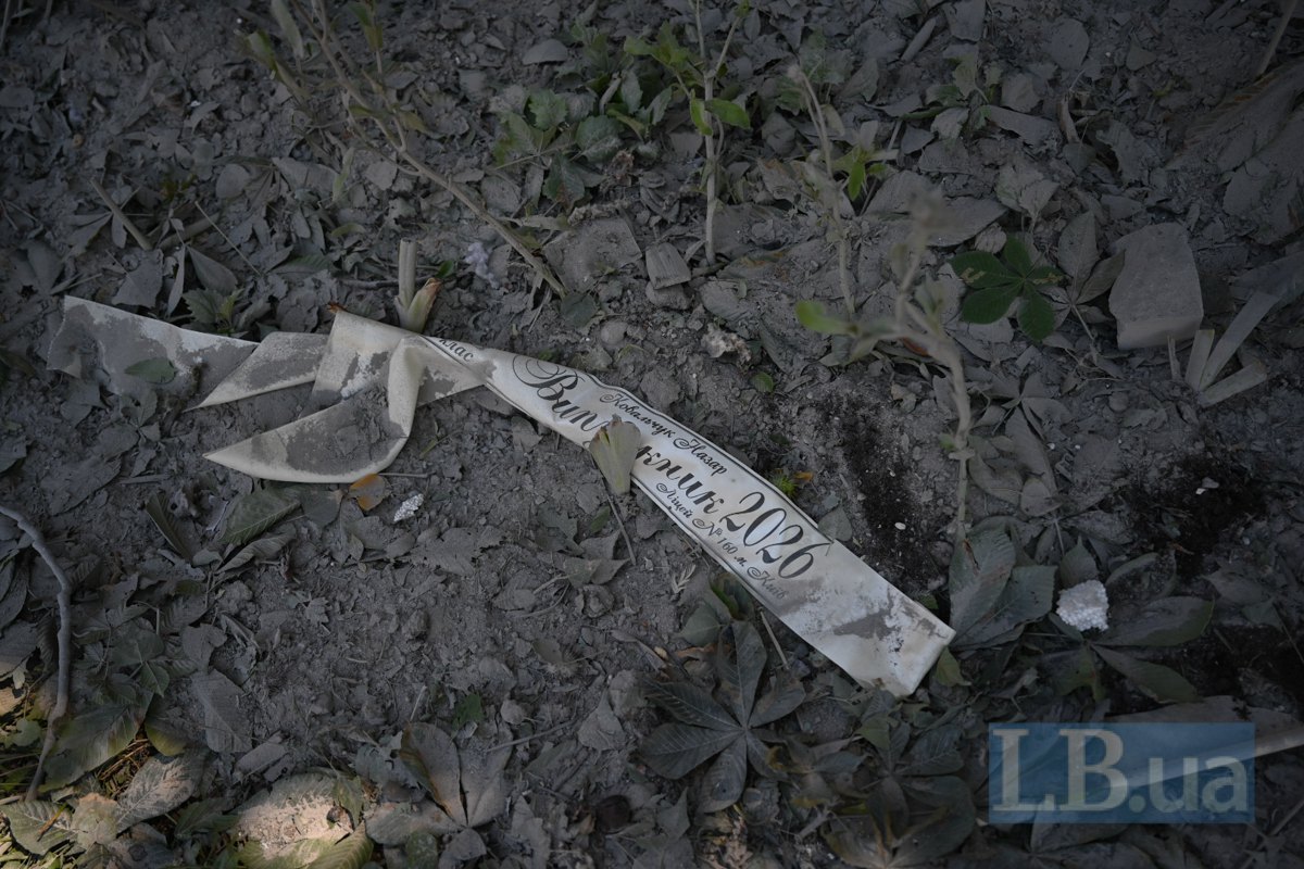 Наслідки обстрілу багатоповерхівки у Дарницькому району Києва, 2 липня