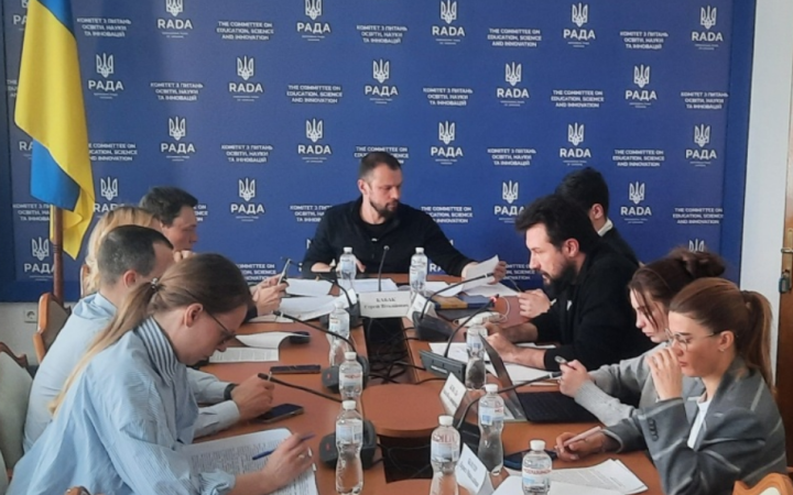 Комітети хаосу: як народні депутати відвідують засідання своїх комітетів 