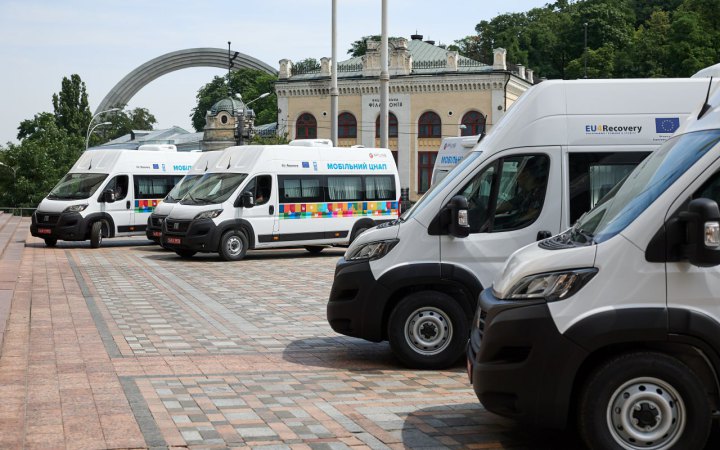 Мобільні ЦНАПи отримали 3 громади на Миколаївщині й 3 громади на Дніпропетровщині