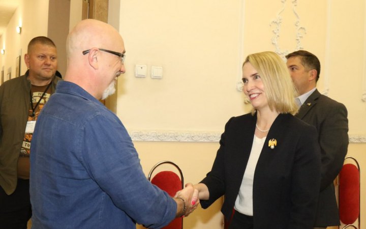 Резніков та Залужний зустрілись з послом США в Україні Брінк