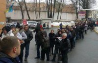 Сотни днепропетровцев пришли сдать кровь для "киборгов"
