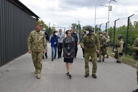 Генконсул Германии в Донецке посетила зону ООС 