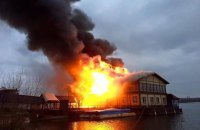 Пожар в ресторане на Днепре в Киеве ликвидирован  (Обновлено)