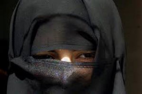 В Афганистане женщина сдалась полиции из-за того, что муж заставлял ее стать смертницей