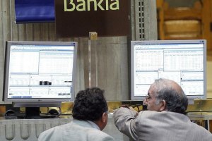 Испанские вкладчики массово снимают деньги с депозитов