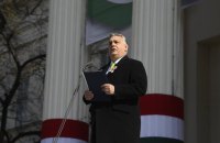 Орбан у святковій промові закликав прихильників допомогти йому “окупувати Брюссель” на виборах цього літа