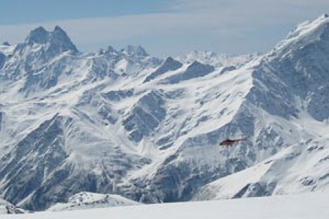 Пилоты ВВС Индии обнаружили тела 5 человек в районе, где пропали восемь альпинистов