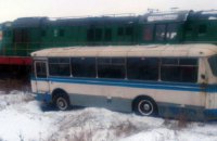 Автобус с работницами шахты "Кураховская" столкнулся с поездом в Донецкой области