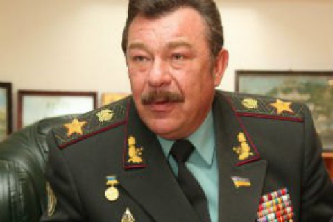 Бывший министр обороны Кузьмук уволен с военной службы