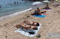 Пляжний сезон в Одесі в умовах постійних тривог і загрози мін з моря