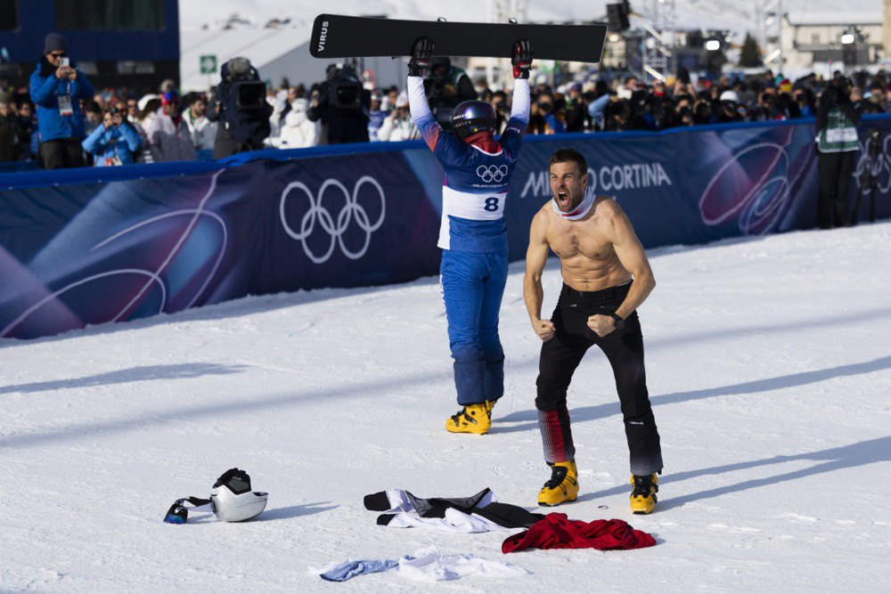 Бенжамін Карл святкує перемогу