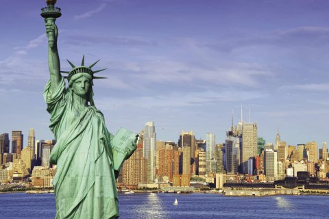 ​В Нью-Йорке из-за взрыва баллонов возле статуи Свободы эвакуировали 3,4 тыс. человек