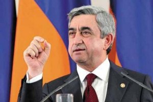 Янукович поздравил Саргсяна с переизбранием на должность Президента Армении
