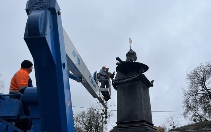 ​У Полтаві розпочали демонтаж пам'ятника на місці відпочинку Петра І