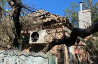 Ворог атакував Дніпропетровщину: пошкоджені будівлі, є поранена