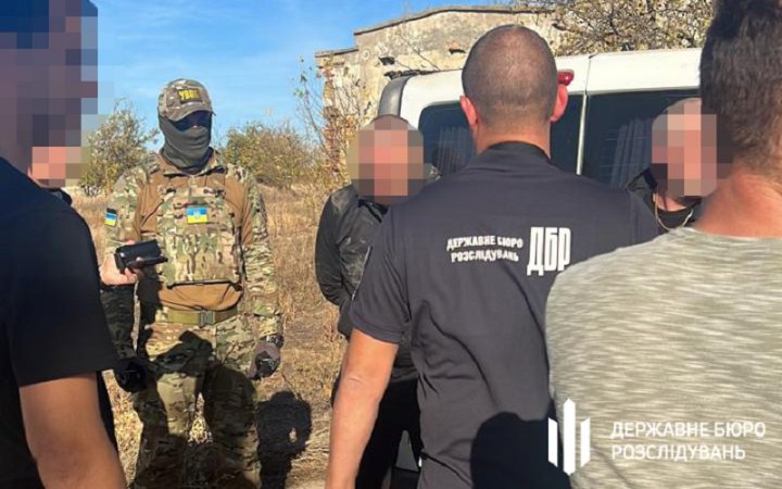 ​Правоохоронець із Одеси разом із спільником організовували незаконні переправлення чоловіків за кордон