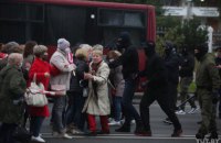 Силовикам в Беларуси разрешат применять против митингующих боевое оружие