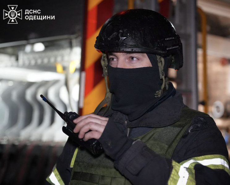 Рятувальник на місці удару