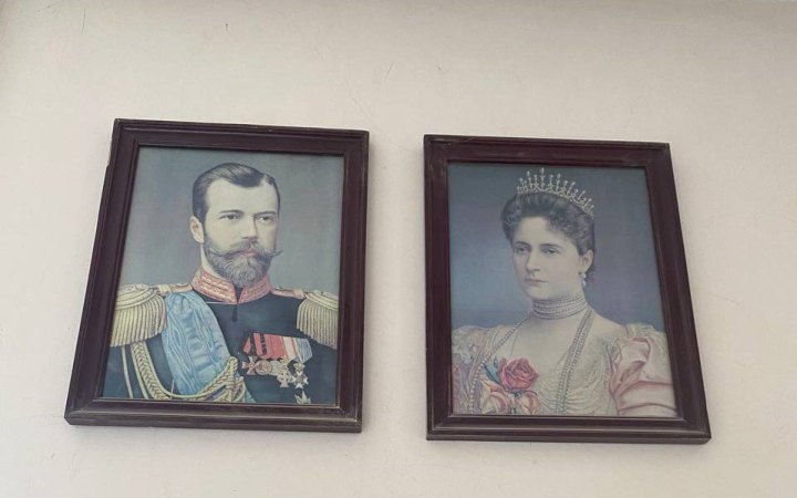 На території Нижньої лаври комісія знайшла портрети російських імператорів