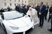 Папа Римський продав на аукціоні свій Lamborghini Huracan за € 715 тис.